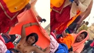 Hot Indian Bhabhi After Bath Outdoor Changing Dress New Clips
