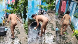 Desi Milf Bhabhi Bathing Her Home Captured Secretly Viral Clips – desibf